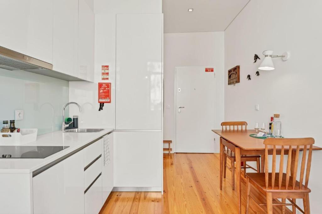 Host Wise - Lovely Shinny Flats With Balcony - Clerigos Porto Exteriér fotografie
