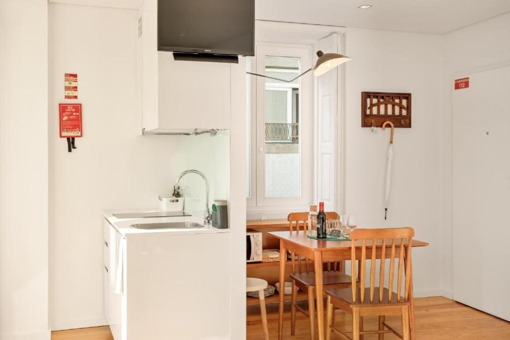 Host Wise - Lovely Shinny Flats With Balcony - Clerigos Porto Exteriér fotografie
