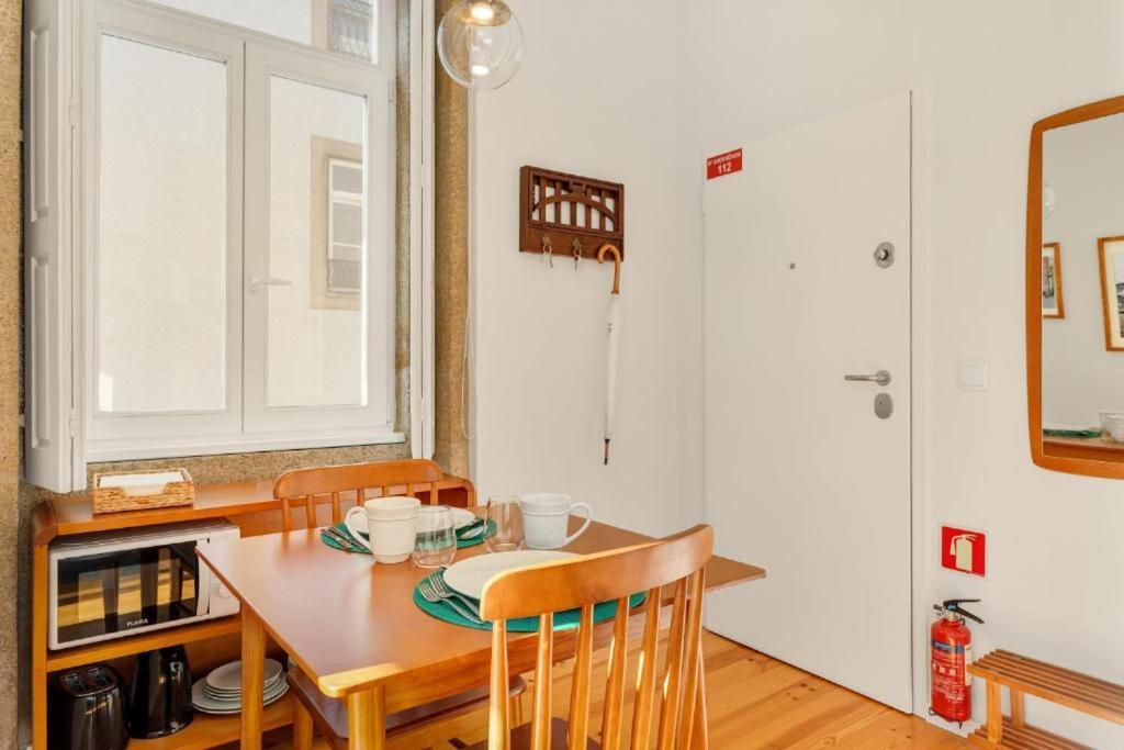 Host Wise - Lovely Shinny Flats With Balcony - Clerigos Porto Pokoj fotografie